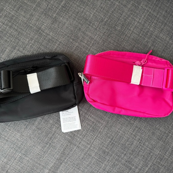 BUNDLE - Lululemon Everywhere Belt Bags (2 Bags) - Picture 5 of 6